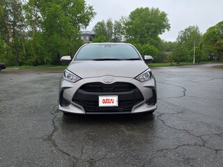 2020 Toyota Yaris IV, коричневый, 1520000 рублей, вид 2