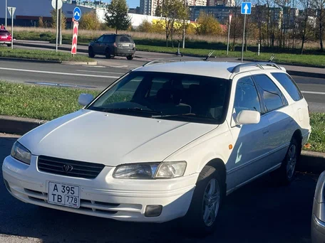 1998 Toyota Camry Gracia IV (XV20), белый, 480000 рублей, вид 1