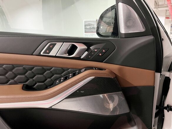 2023 BMW X5 M Competition III (F95), белый, 13700074 рублей - вид 18