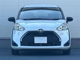 2021 Toyota Sienta II Рестайлинг, белый, 1102000 рублей, вид 2