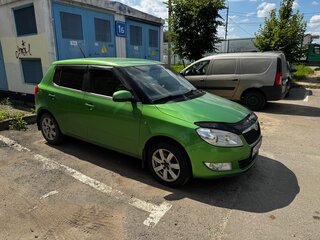 2013 Skoda Fabia II Рестайлинг, зелёный, 720000 рублей, вид 2