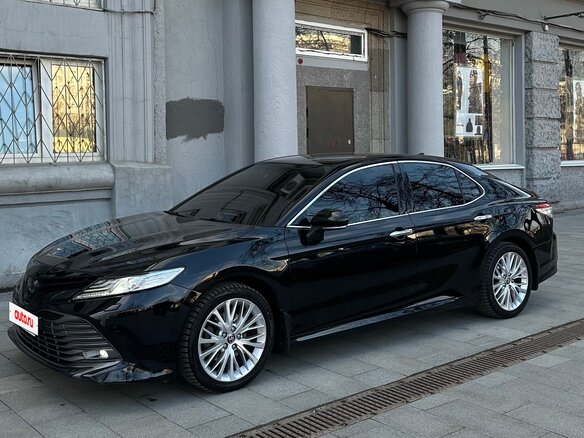 2020 Toyota Camry VIII (XV70), чёрный, 2800000 рублей - вид 6