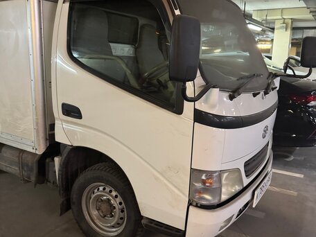 2002 Toyota Dyna, белый, 1350000 рублей, вид 2