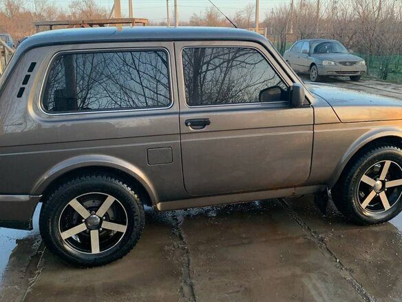 2011 Lada (ВАЗ) 2121 (4x4) I Рестайлинг, коричневый, 600000 рублей - вид 9