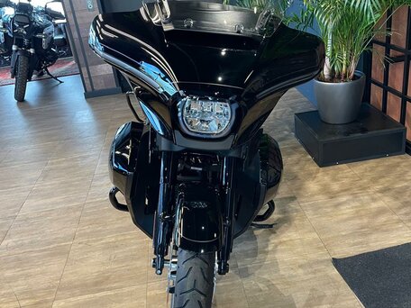 2025 Harley-Davidson Street Glide Ultra, чёрный, 4150000 рублей, вид 3