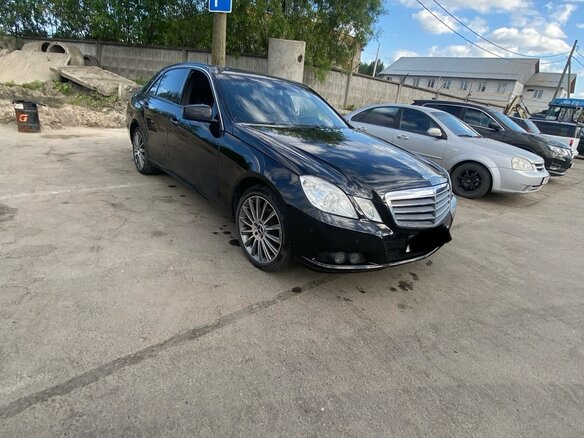 2009 Mercedes-Benz E-Класс 220 5G-Tronic IV (W212, S212, C207), чёрный, 1150000 рублей - вид 1