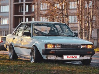 1986 Toyota Carina III (A60), белый, 400000 рублей, вид 3