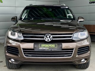 2013 Volkswagen Touareg II, коричневый, 1899000 рублей, вид 2