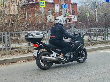 2013 Yamaha FJR1300, чёрный, 930000 рублей, вид 3