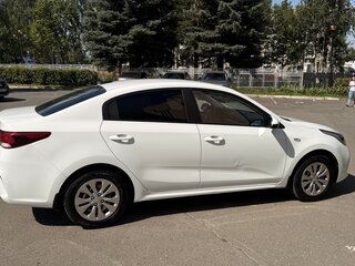 2017 Kia Rio IV, белый, 1100000 рублей, вид 2