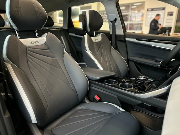 2026 Geely Atlas II, зелёный, 3449990 рублей - вид 12