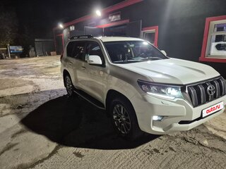 2020 Toyota Land Cruiser Prado 150 Series Рестайлинг 2, белый, 4750000 рублей, вид 3