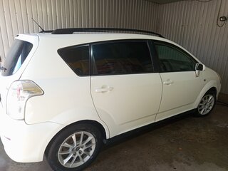 2008 Toyota Corolla Verso I Рестайлинг 2, белый, 700000 рублей, вид 4