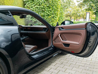 2025 Porsche 911 Carrera 4 GTS VIII (992) Рестайлинг, чёрный, 26700000 рублей, вид 5