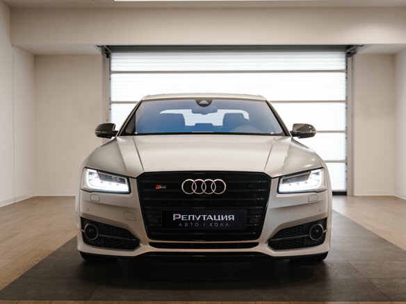 2016 Audi S8 III (D4) Рестайлинг, серебристый, 10900000 рублей - вид 1