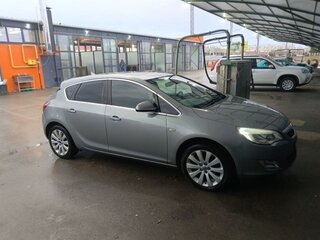 2011 Opel Astra J, серебристый, 750000 рублей, вид 1