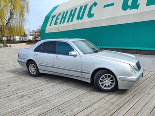 1999 Mercedes-Benz E-Класс 200 II (W210, S210) Рестайлинг, серебристый, 1100000 рублей, вид 2