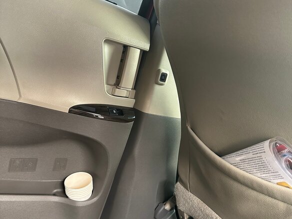 2016 Toyota Sienna III Рестайлинг, красный, 2195000 рублей - вид 6