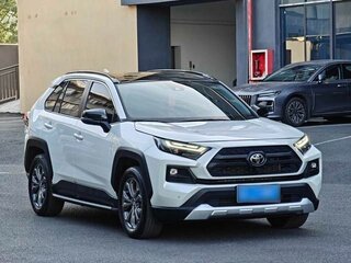 2025 Toyota RAV4 V (XA50), белый, 3995000 рублей, вид 2
