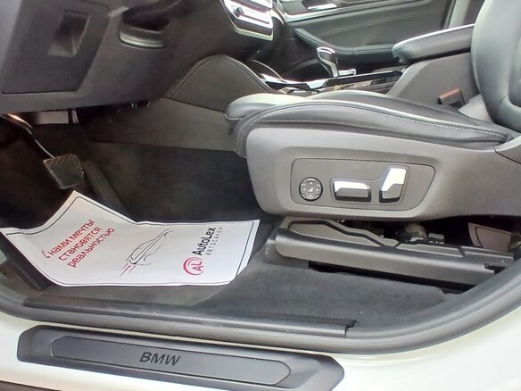 2022 BMW X4 20i II (G02) Рестайлинг, белый, 5595000 рублей - вид 13