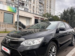 2016 Toyota Camry VII (XV50) Рестайлинг, чёрный, 1950000 рублей, вид 1