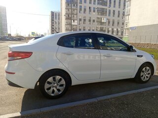 2015 Kia Rio III Рестайлинг, белый, 1000000 рублей, вид 2