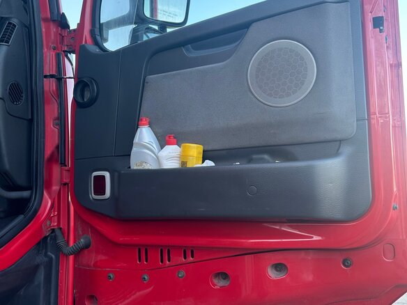 2004 Volvo FH, красный, 3500000 рублей - вид 19