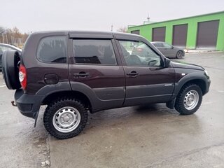 2018 Chevrolet Niva I Рестайлинг, коричневый, 850000 рублей, вид 2