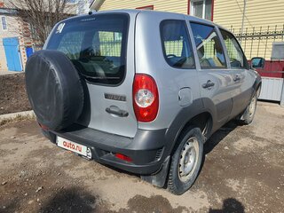 2019 Chevrolet Niva I Рестайлинг, серебристый, 670000 рублей, вид 4