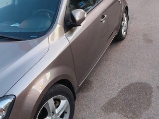 2011 Kia Ceed I Рестайлинг, бежевый, 750000 рублей, вид 3