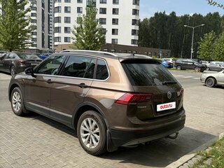 2017 Volkswagen Tiguan II, коричневый, 2500000 рублей, вид 4
