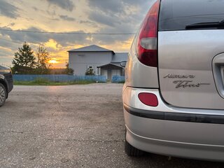 2001 Nissan Almera Tino I, серебристый, 260000 рублей, вид 1
