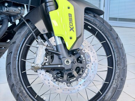 2025 QJMotor SVT 650 X, жёлтый, 729000 рублей, вид 4