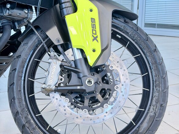 2025 QJMotor SVT 650 X, жёлтый, 729000 рублей - вид 3
