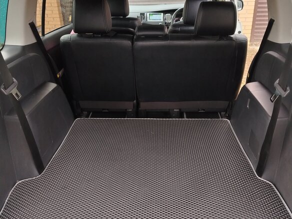 2013 Toyota ISis I Рестайлинг, белый, 1700000 рублей - вид 8