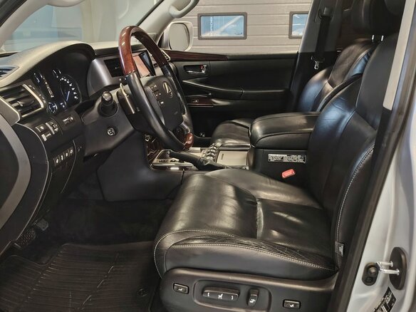 2012 Lexus LX 570 III Рестайлинг, серебристый, 4580000 рублей - вид 8