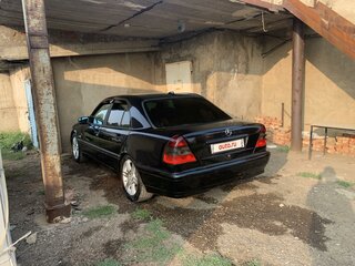 1997 Mercedes-Benz C-Класс 180 I (W202) Рестайлинг, чёрный, 350000 рублей, вид 4