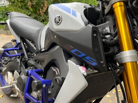 2015 Yamaha MT-09 (FZ-09), серый, 620000 рублей - вид 4