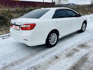 2013 Toyota Camry VII (XV50), белый, 1420000 рублей, вид 4