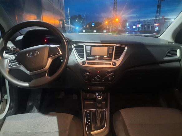 2021 Hyundai Solaris II Рестайлинг, белый, 1200000 рублей - вид 6