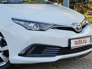 2017 Toyota Auris II Рестайлинг, белый, 1300000 рублей, вид 5