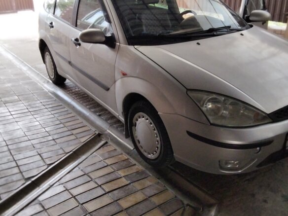 2005 Ford Focus I Рестайлинг, серебристый, 335000 рублей - вид 1