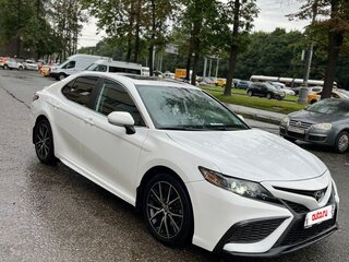 2021 Toyota Camry VIII (XV70) Рестайлинг, белый, 2650000 рублей, вид 3