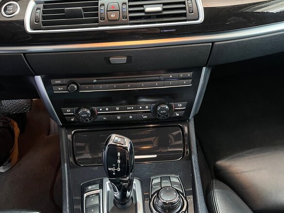 2011 BMW 5 серии Gran Turismo 550i xDrive VI (F10/F11/F07), чёрный, 1670000 рублей - вид 12