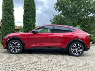 2023 Ford Mustang Mach-E 98 kWh I, красный, 12664245 рублей, вид 2