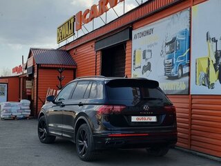 2021 Volkswagen Tiguan II Рестайлинг, чёрный, 5099999 рублей, вид 3