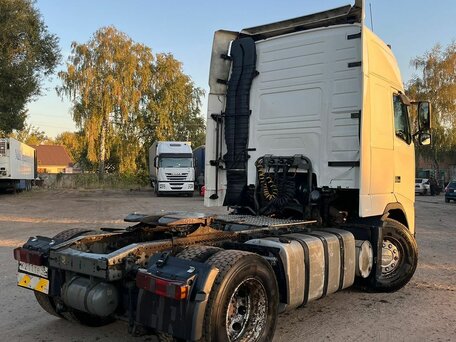 2004 Volvo FH, белый, 3500000 рублей, вид 4
