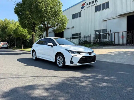 2022 Toyota Corolla XII (E210), белый, 1650000 рублей, вид 2