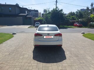 2018 Kia Cerato III Рестайлинг (Classic), белый, 1200000 рублей, вид 2