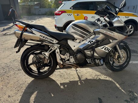 2002 Honda VFR 800, серебристый, 480000 рублей, вид 4